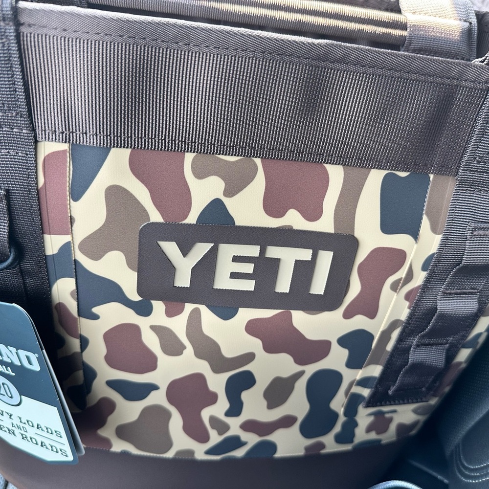 YETI Wetlands Camo Camino 20